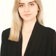 esponsable, creativa disciplinada y con don de gentes de Amorebieta. Soy licenciada en la Universidad del País Vasco y al mismo tiempo trato de descubrir nuevos proyectos en los que involucrarme, como dando clases particulars a niños o a